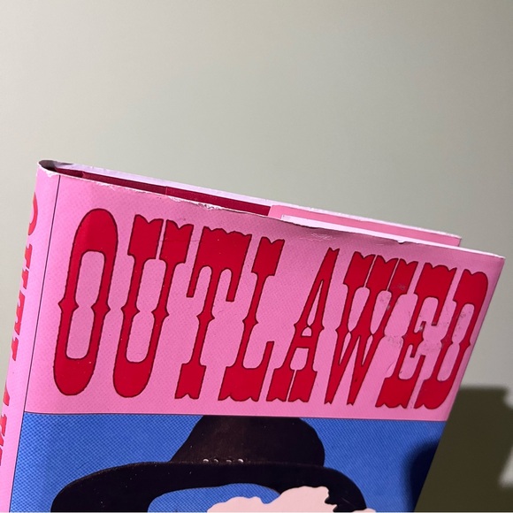 📚 4/25$ 📚 Outlawed by Anna North Hardcover Book - Picture 6 of 10